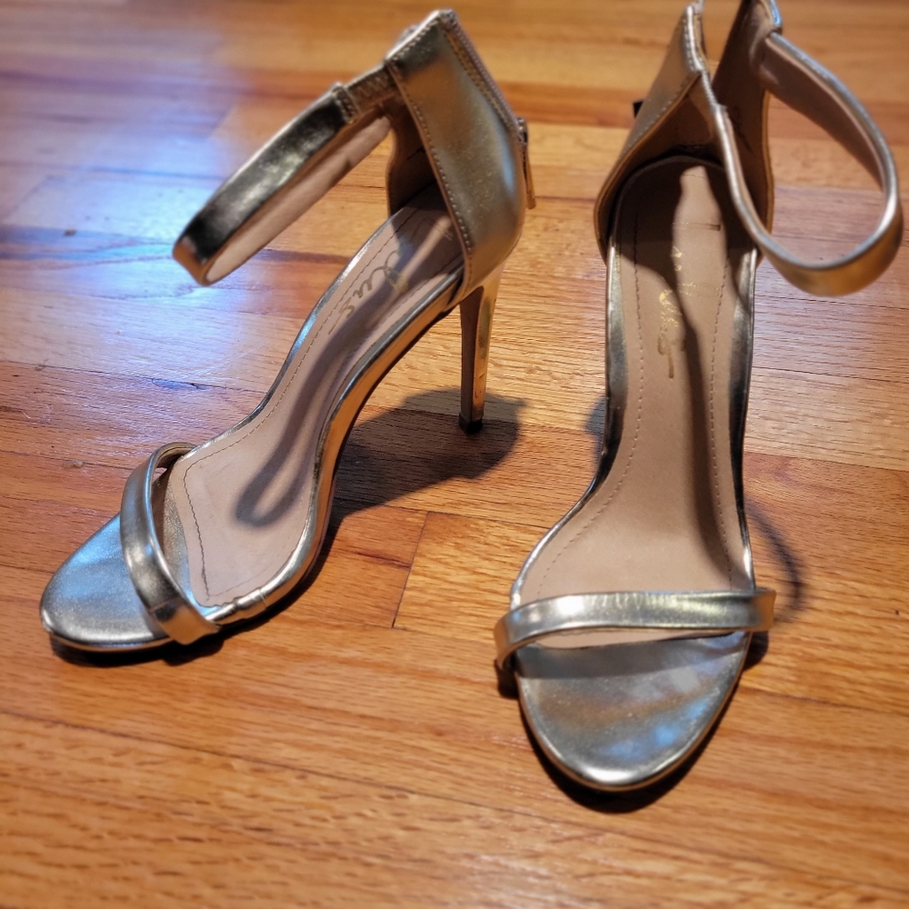 Heels - Picture 3 of 4
